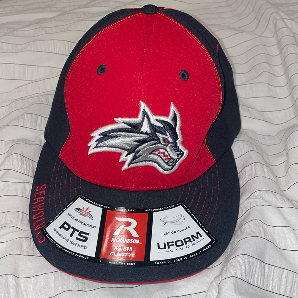 Richardson Flexfit Hat – Red & Navy Wolf Logo – XS/S – New with Tags